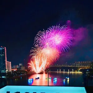 Wink Icon Riverside - Luxury - 24hrs & Rooftop Pool Bar Hotel